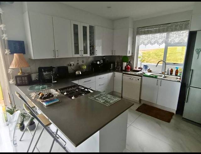 2 BEDROOM APARTMENT FOR SALE IN PINNACLE POINT GOLF ESTATE